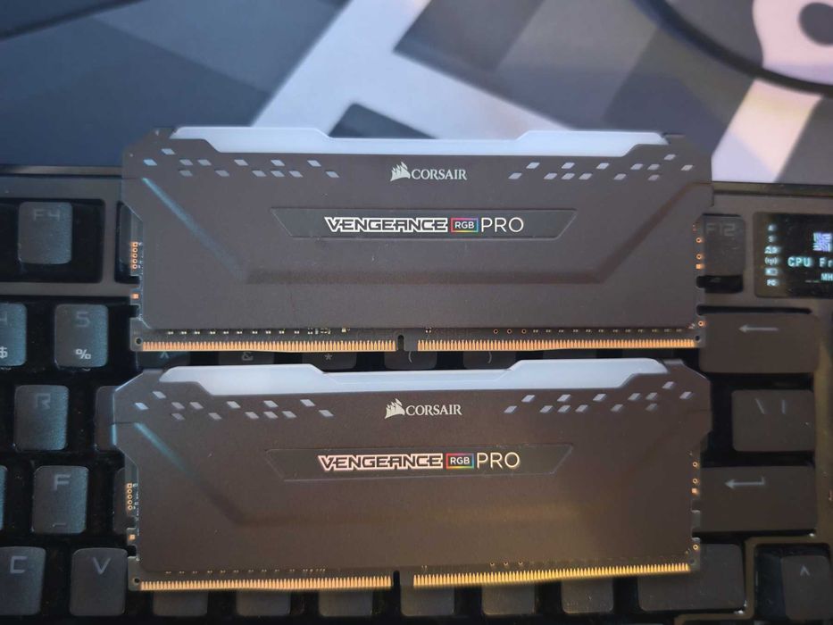 Рам памет Corsair VENGEANCE RGB PRO 16GB (2x8GB) DDR4 3200MHz
