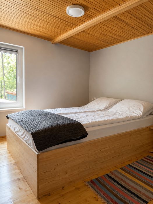 Cabană de închiriat Valea Avrigului | Ciubăr acoperit | Foișor | Acces la râu | 3 camere.