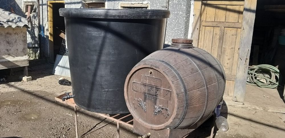Vând butoi 500 litri