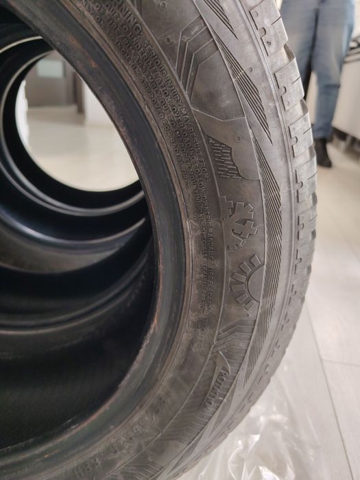 Vând cauciucuri masina