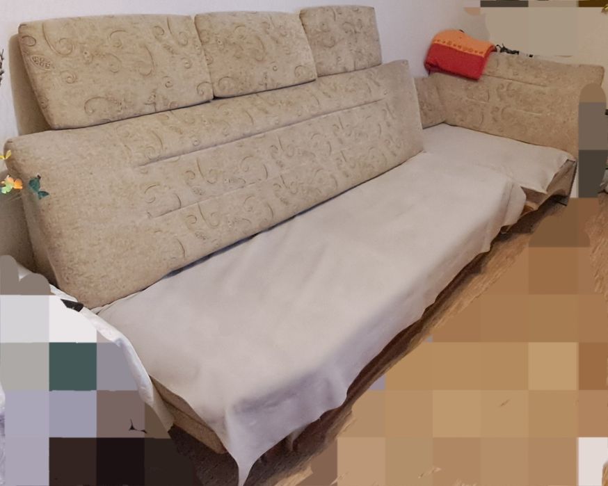 Диван+кресло с подушками и местом под одежду.