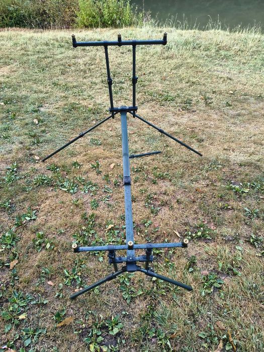Шаранджийска стойка за 3 въдици JRC X-Lite