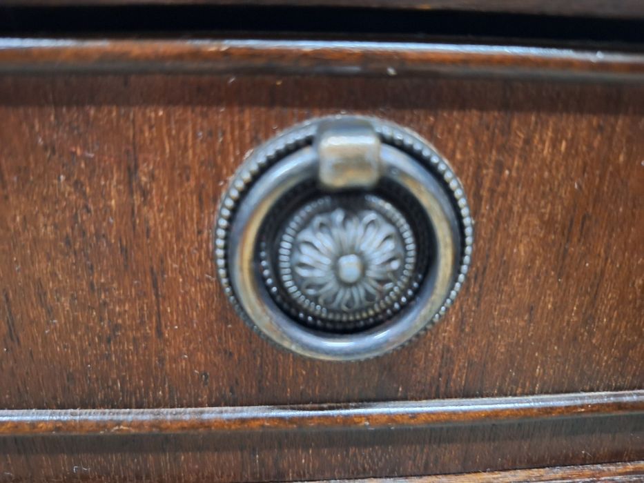 Антична маса с естествена кожа