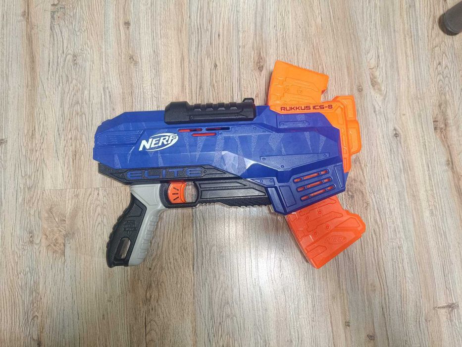 Комплект Hasbro Nerf бластери (9 бр.) + патрони – отлично състояние