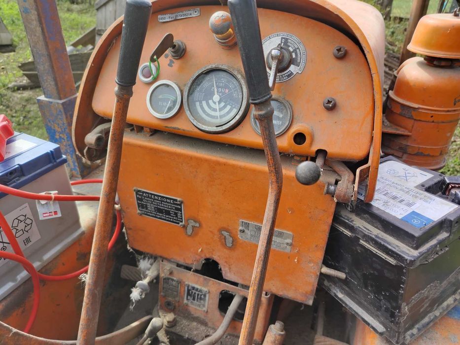 Tractor fiat șenilat 322