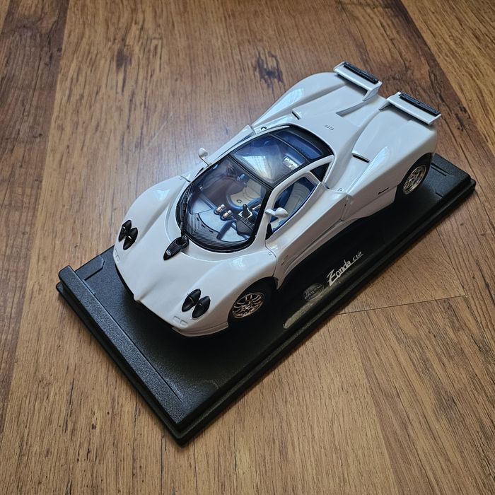 Колекционерски модел в мащаб 1:18 Pqgany Zonda LT12.