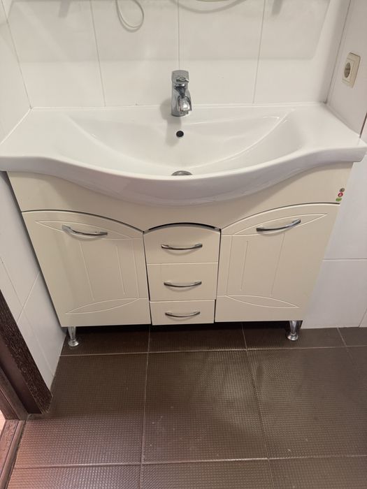 Мебель шкафы ванна