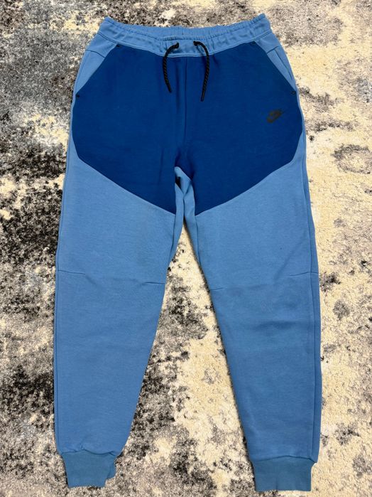 Pantaloni Nike Tech