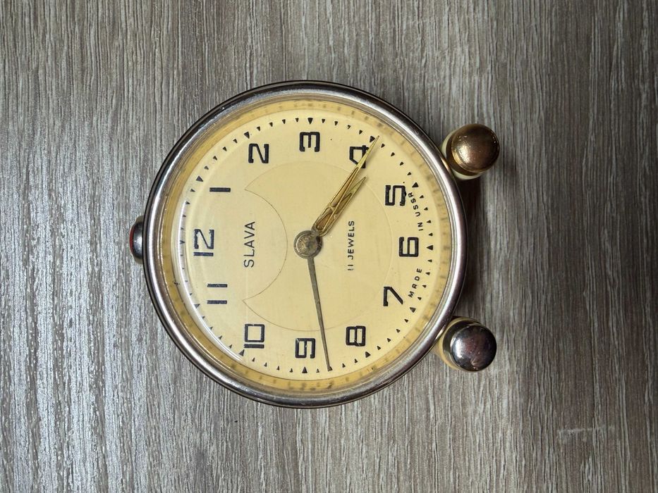 Руски будилник Slava