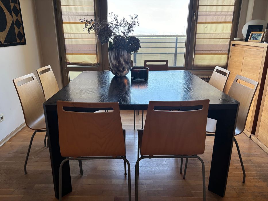 Дървена маса за хранене