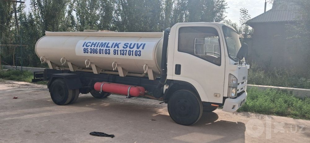 Vodavoz isuzu avtobusdan