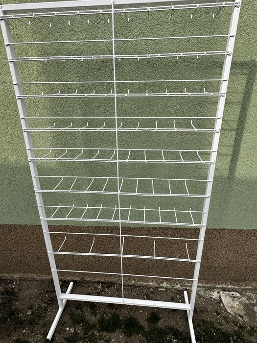 Стелажи за мартеници