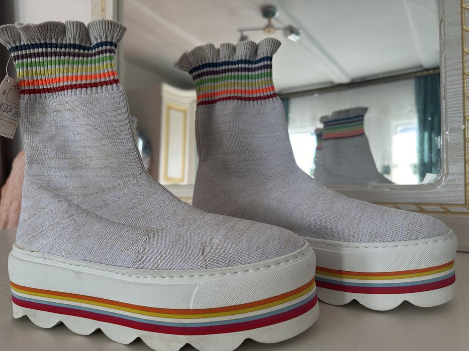 Кроссовки новые с этикеткой