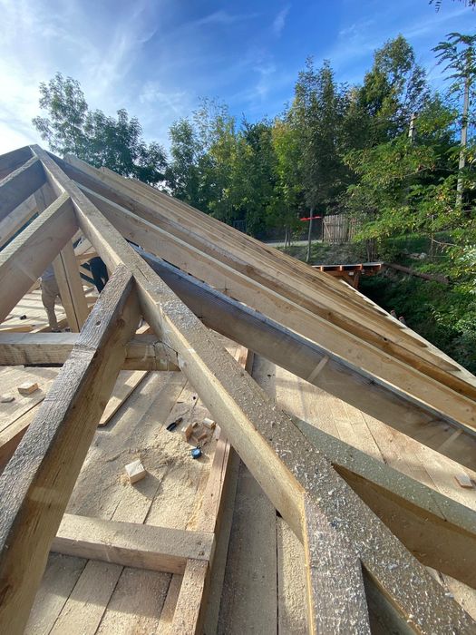 Firma acoperisuri coplete cu materiale de la AlaZ