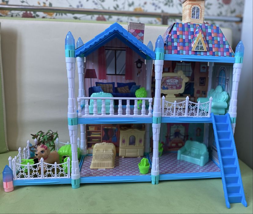 Кукольный домик с мебелью