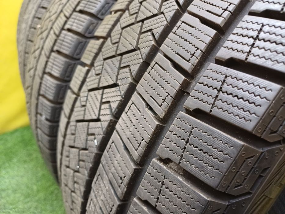 Шины 245/40 R18 Pirelli комплект.