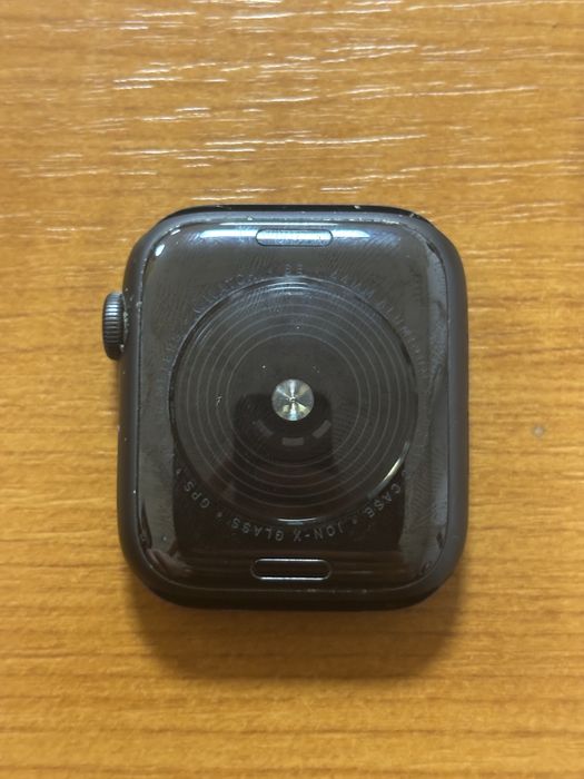 Apple Watch SE 2 (GPS, 44 mm) + Charger + Magnetic Band