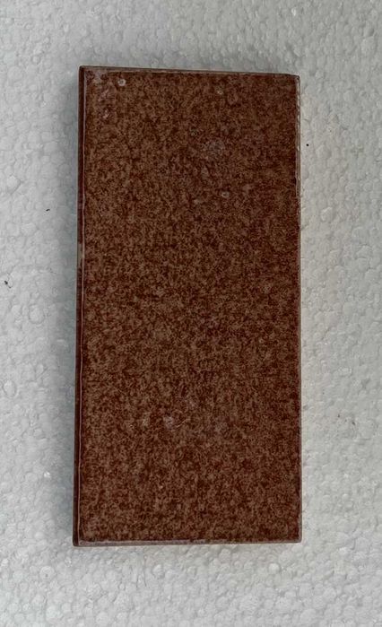 Vand gresie dreptunghiulara, 2,5mp. Culoare maro.