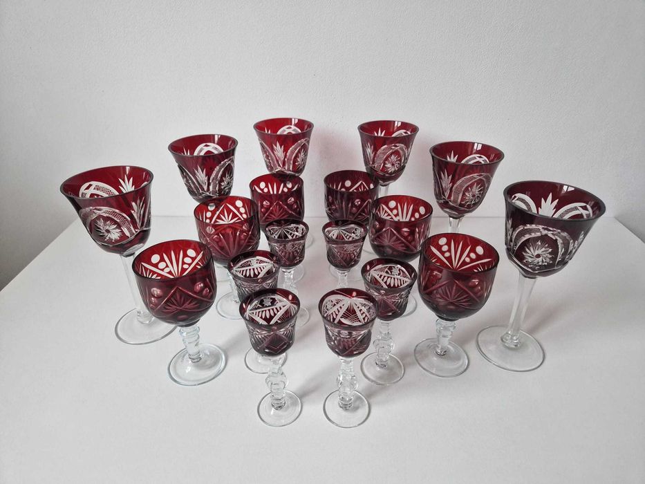 Set pahare rubin roșu – sticlă gravată – 18 bucăți