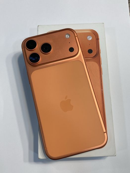 iPhone 17 PRO MAX • 256 GB  • 100 % Bateria • Orange