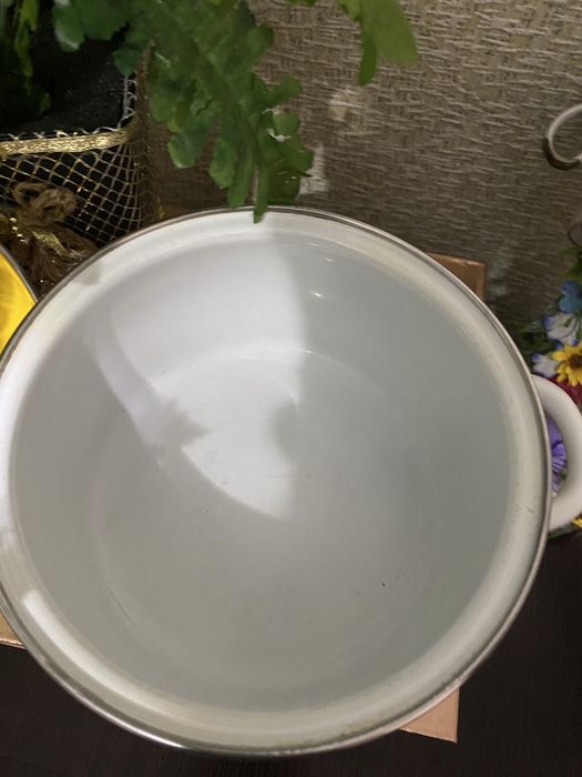 Яркая кастрюля, салатница