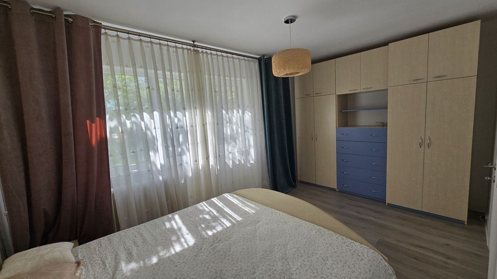 Inchiriez apartament 2 camere etaj 1 zona  Cantemir podu Rosu Palas