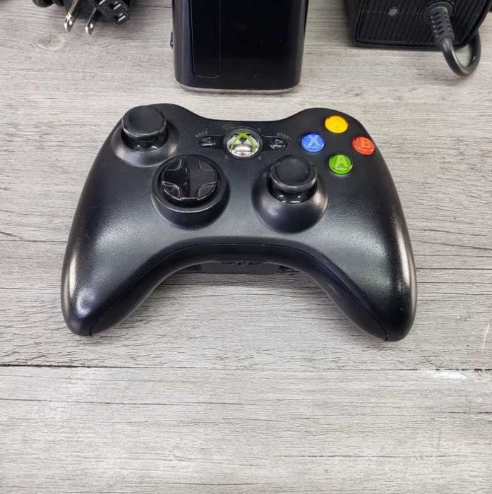 Продам XBOX 360 прошитый + 250 игр