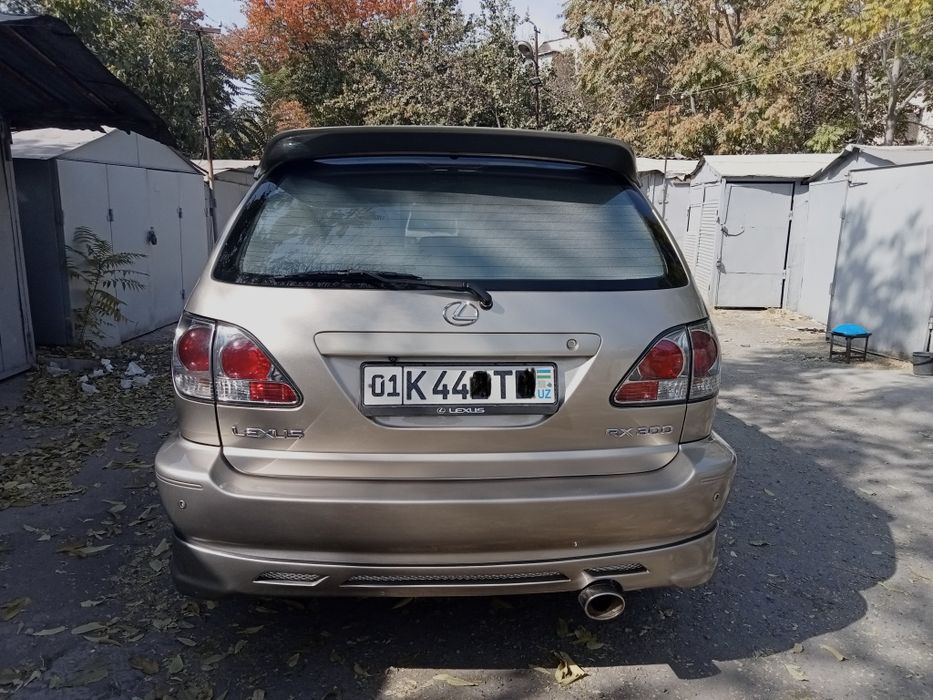 Lexus RX-300. Внедорожник.