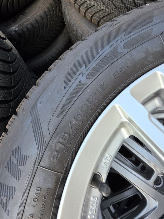 2 бр зимни 215/60/16 Goodyear дот 2024г