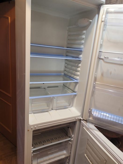 Холодильник Indesit