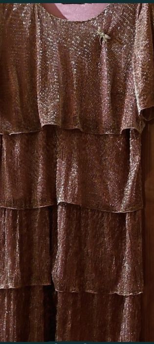 Продам 8 разных платьев.