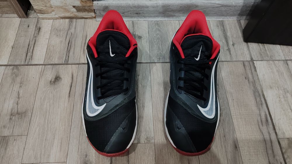 Маратонки Nike номер 42