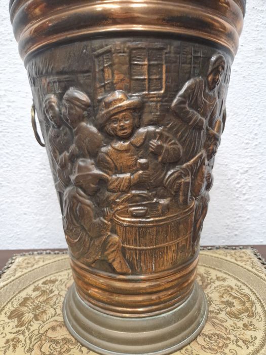 Меден кош ваза за сухи цветя