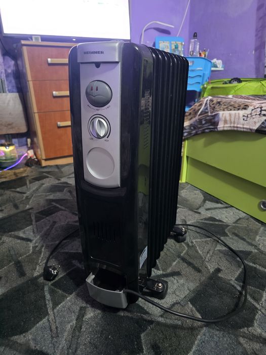 Vând calorifer electric pe ulei Hainner 2 trepte 9 Elemenți cu termost