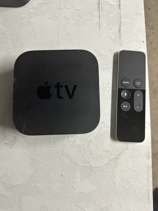 Эпл приставка 2 шт все работает