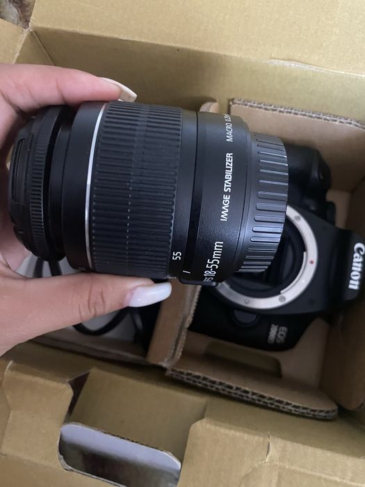 Продам Canon 2000