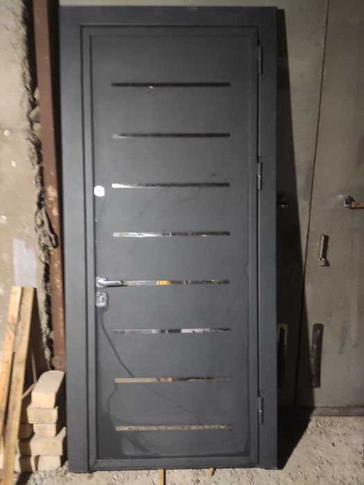 Новая железная дверь
