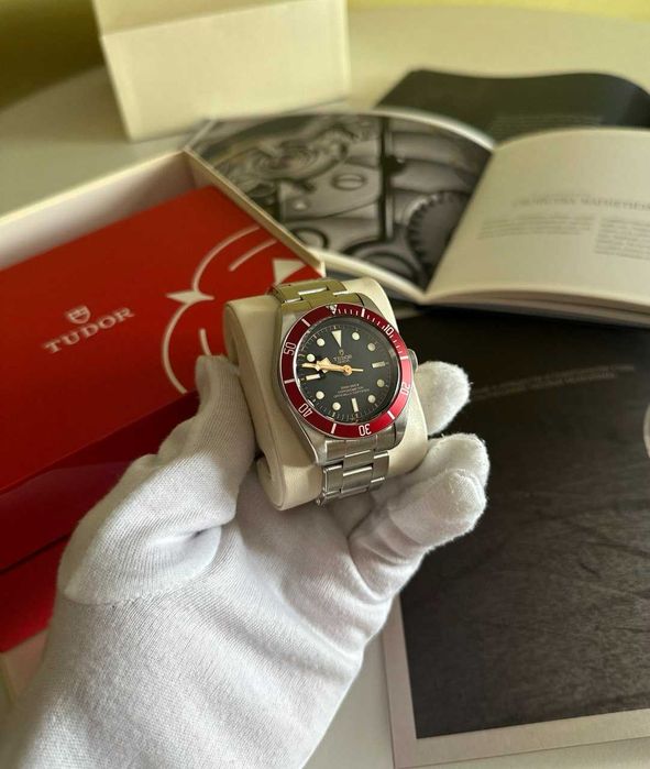 Часы Tudor Black Bay Burgundy Red Bezel, 41 mm
