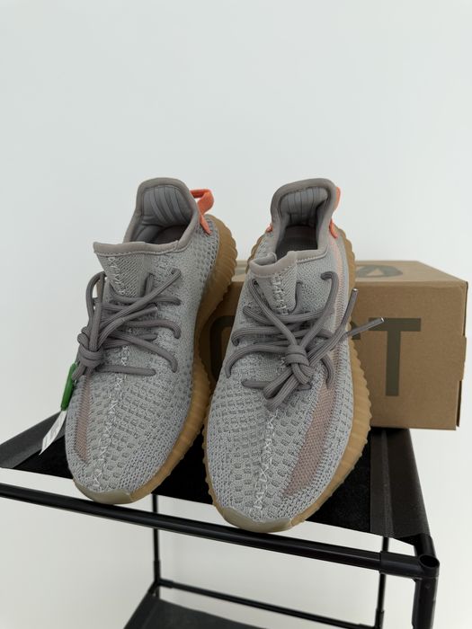 Adidasi yeezy 350