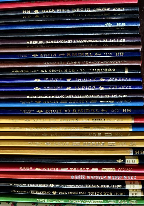 Lot mare de creioane vintage (aprox. 80 bucăți), ideale pentru colecționari sau pasionați de desen.