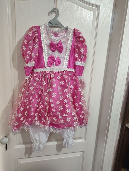 Продам костюм Мальвина с париком и бальные юбочки на девочку 5-8 лет.