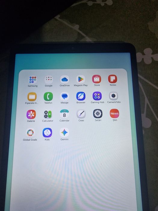 Vînd urgent tabletă samsung A 11 8.7 "