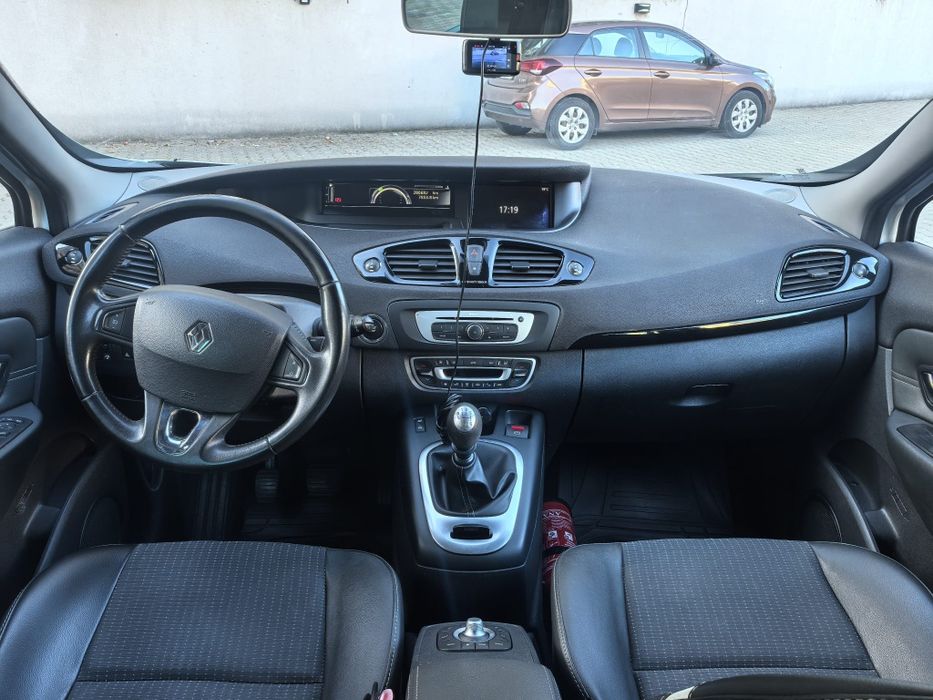 Vând Renault Grand Scenic