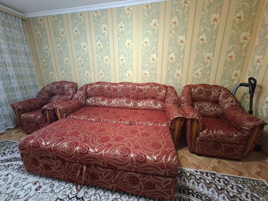 Продам диван с креслами