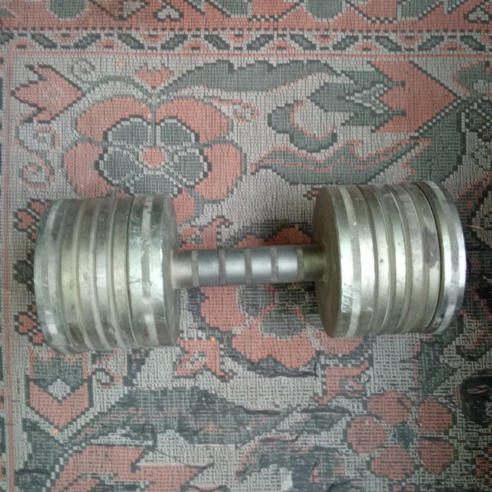 Два гантеля, металлические,