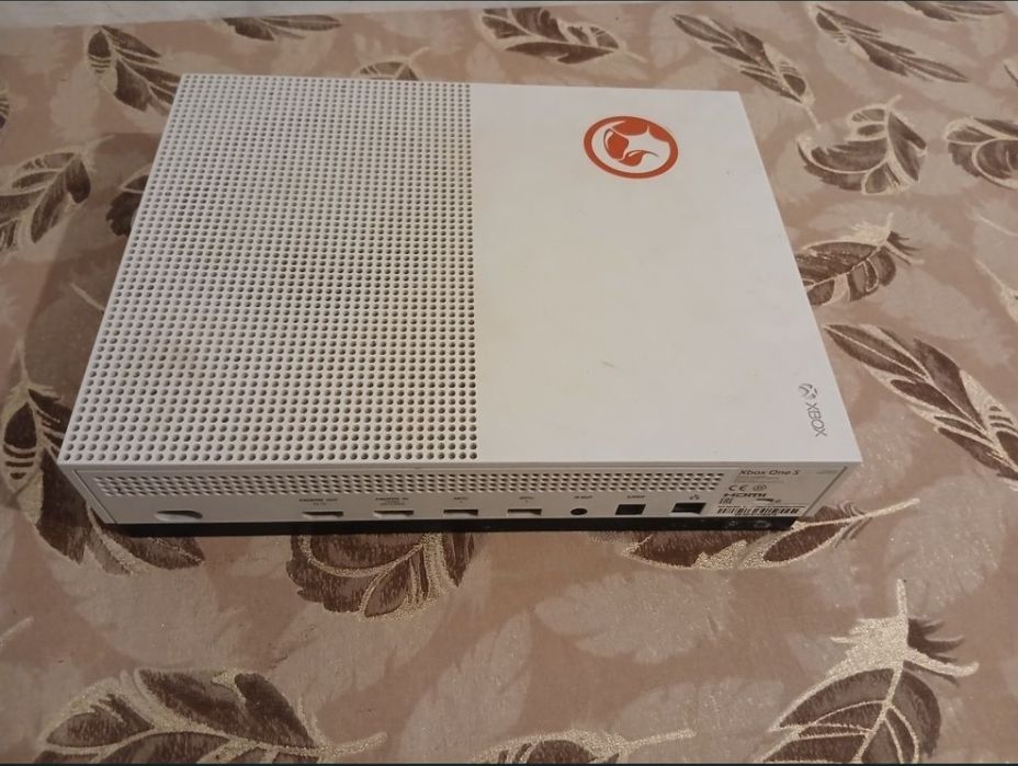Vând Xbox one 1TB