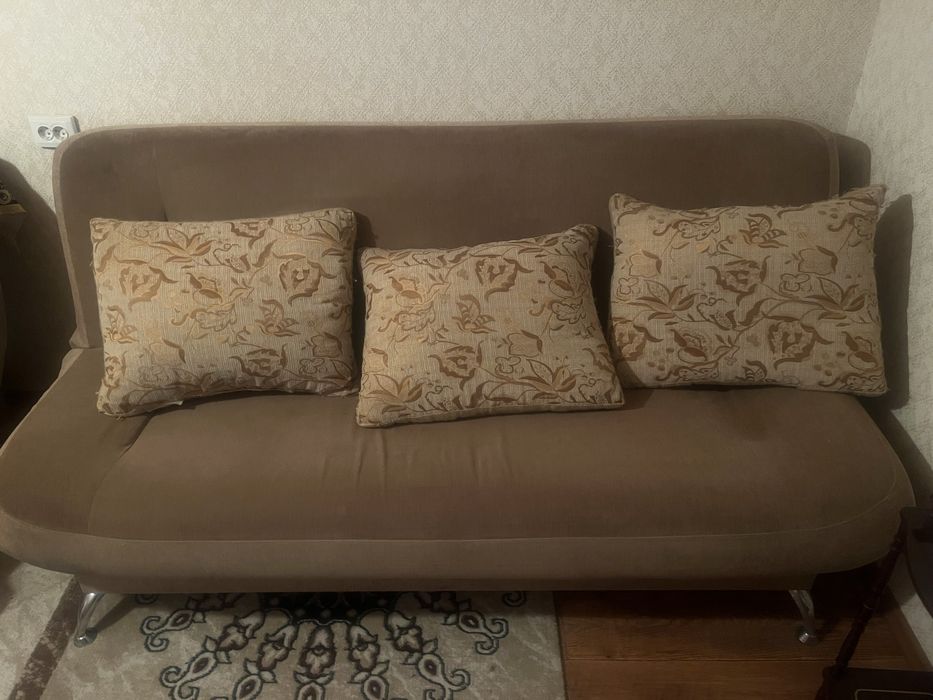 Продам Диван 2 кресла и журнальный столик