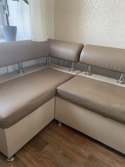 Продам кухонный угловой диванчик