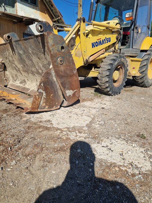 Dezmembrez Buldoexcavator Komatsu WB93R-5