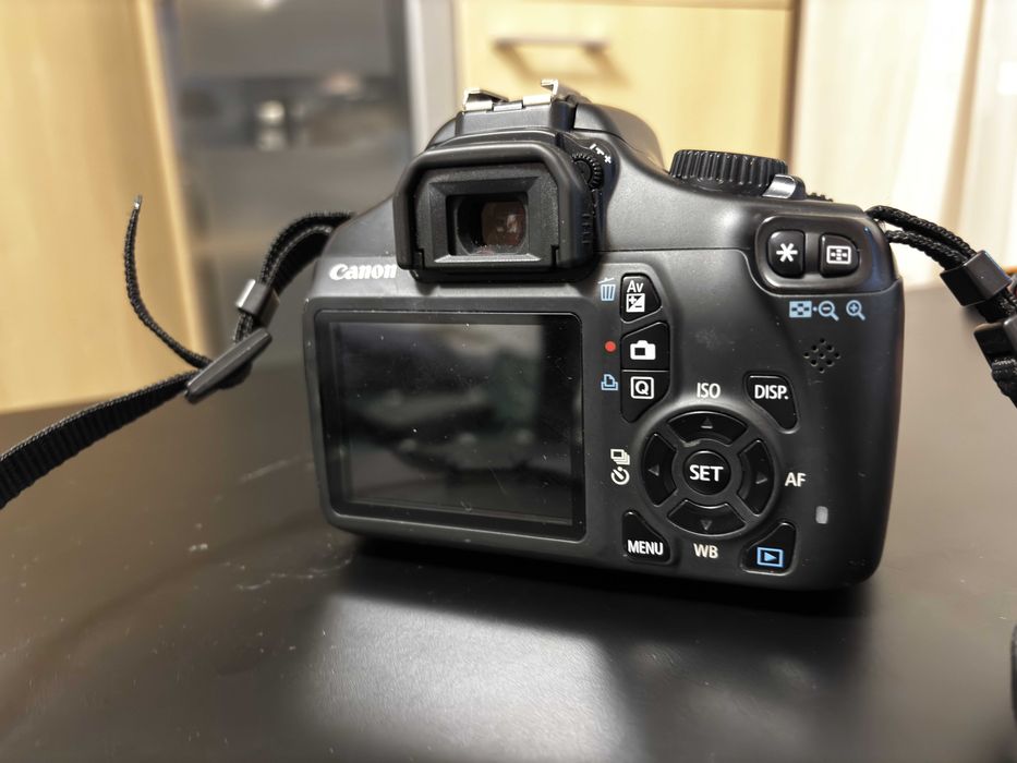 Camera DSLR Canon EOS 1100D